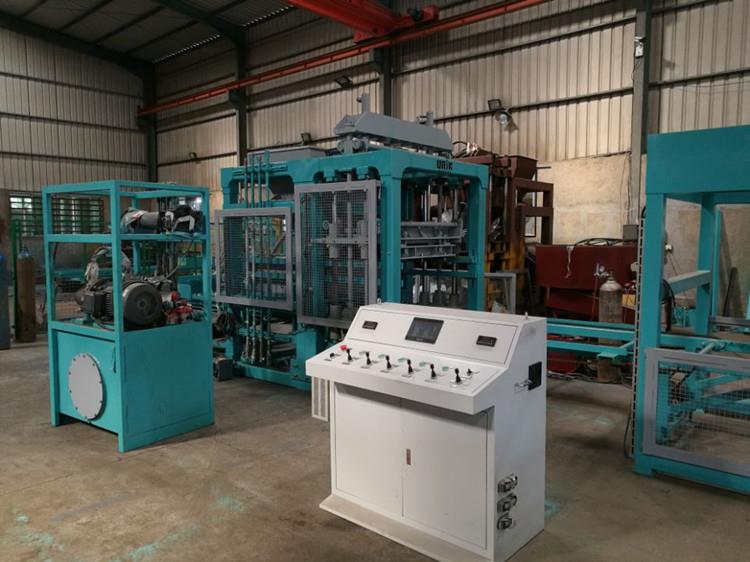 Shlangi blok mashinasi Hydraulic block machine.jpg