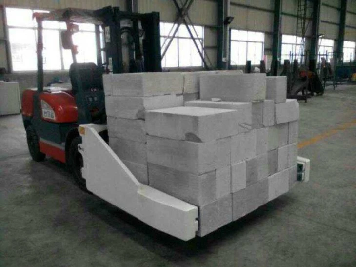 Beton blokli qisqich